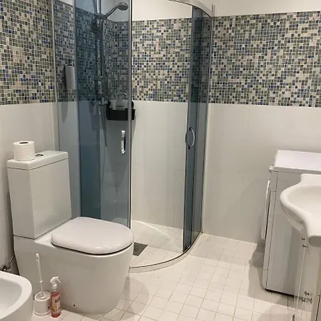 Center Comfort 3 בית הארחה *